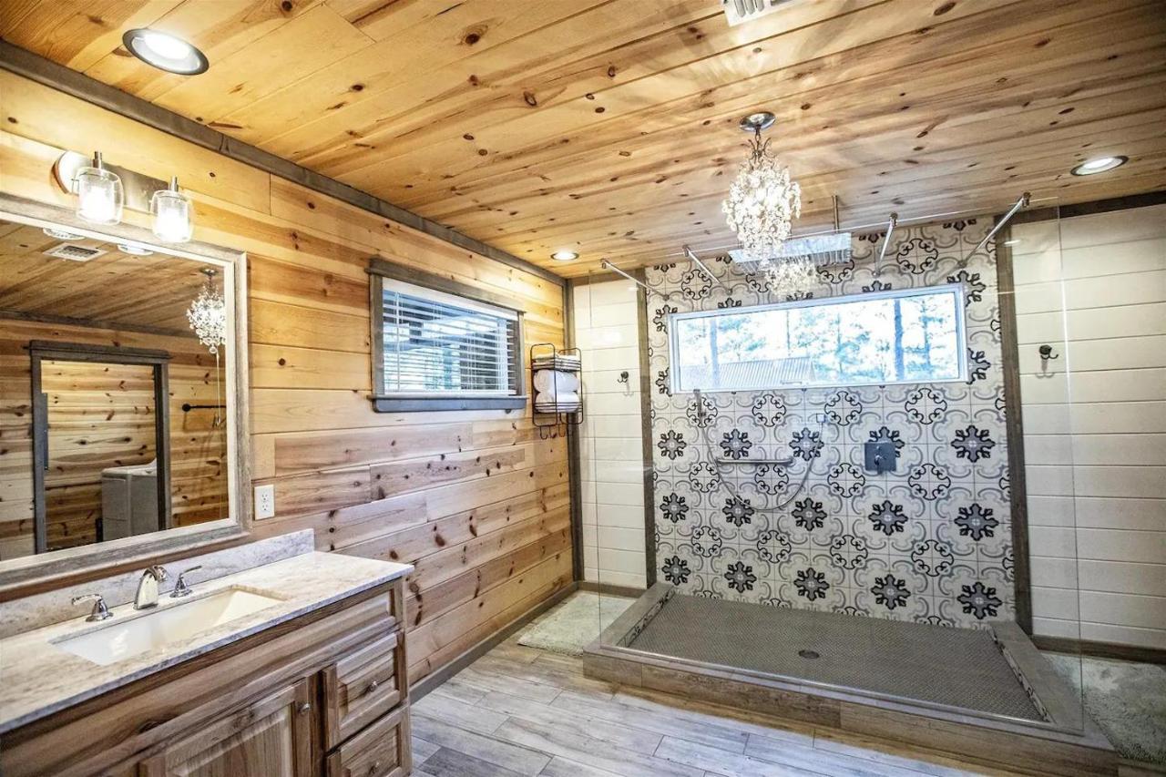 Convenient Romantic Hot Tub Bbq 3-Night Special! Broken Bow Exterior photo