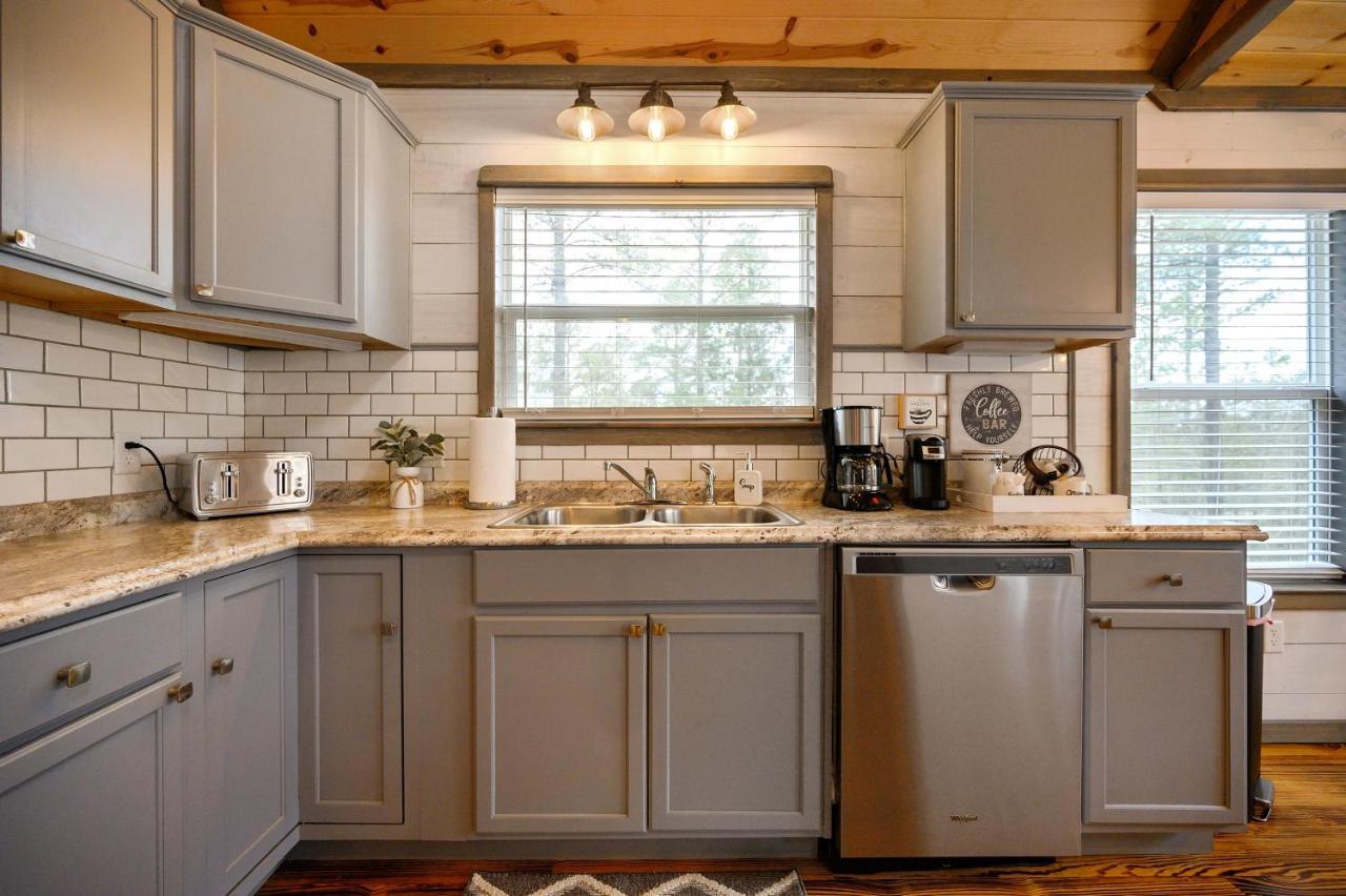 Convenient Romantic Hot Tub Bbq 3-Night Special! Broken Bow Exterior photo