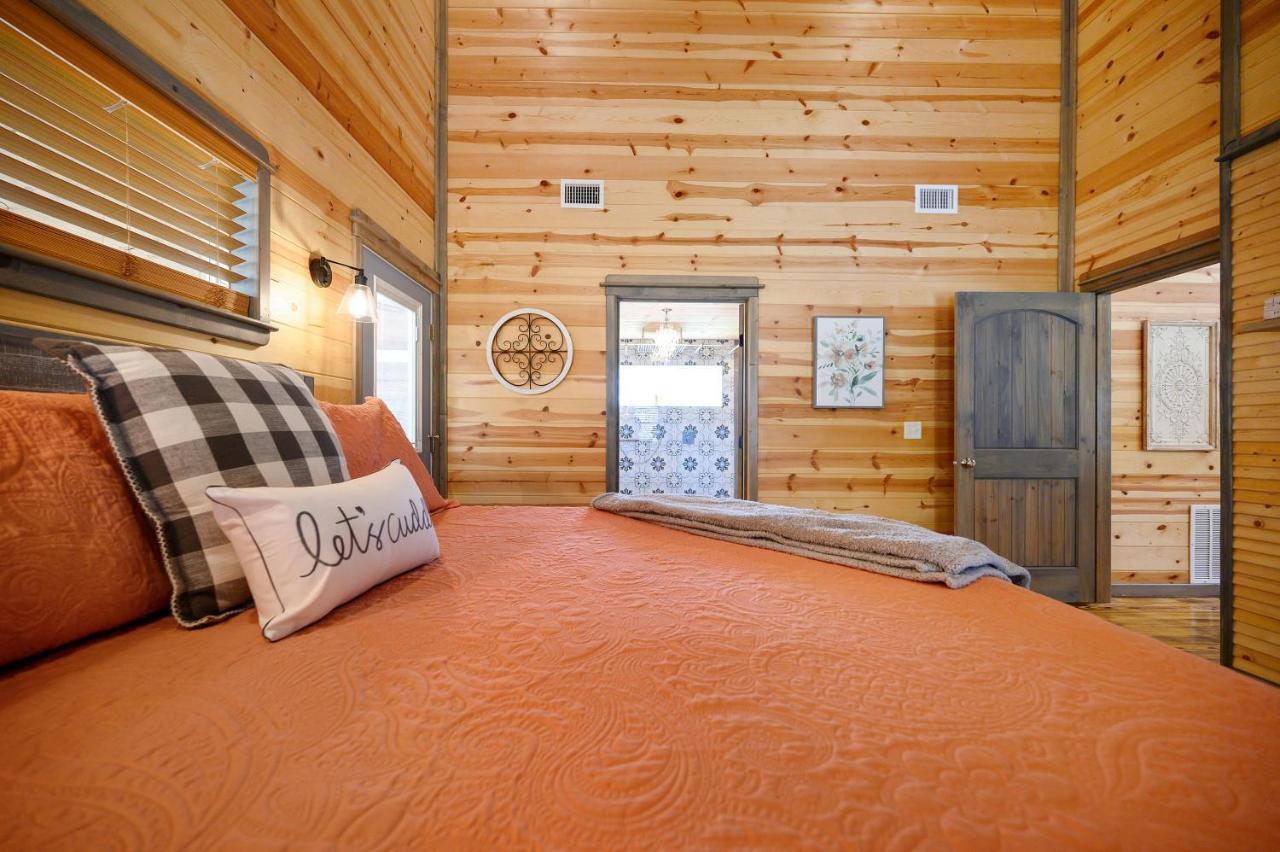 Convenient Romantic Hot Tub Bbq 3-Night Special! Broken Bow Exterior photo