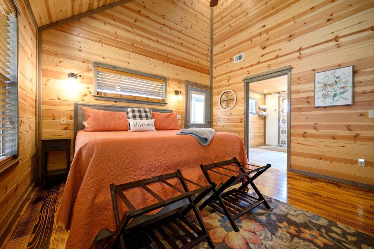 Convenient Romantic Hot Tub Bbq 3-Night Special! Broken Bow Exterior photo