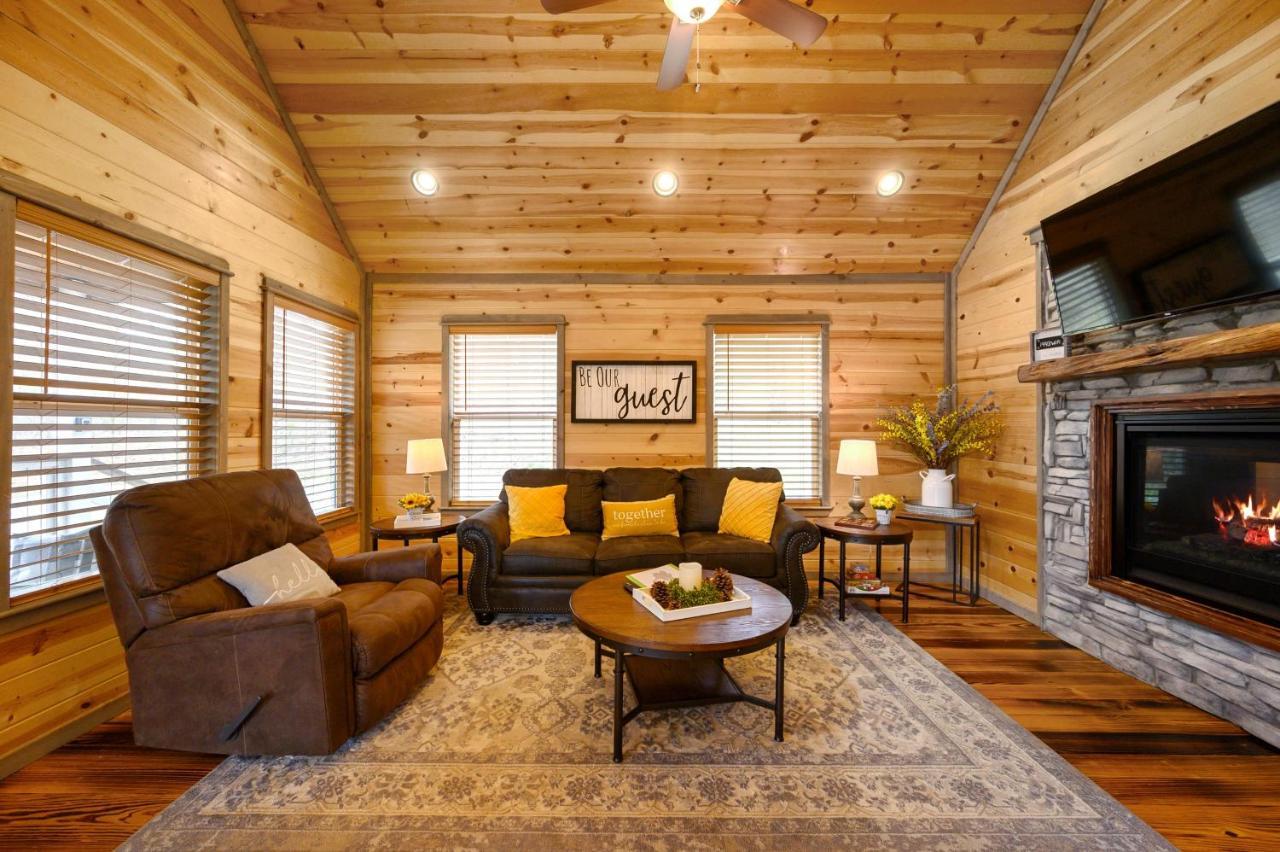 Convenient Romantic Hot Tub Bbq 3-Night Special! Broken Bow Exterior photo