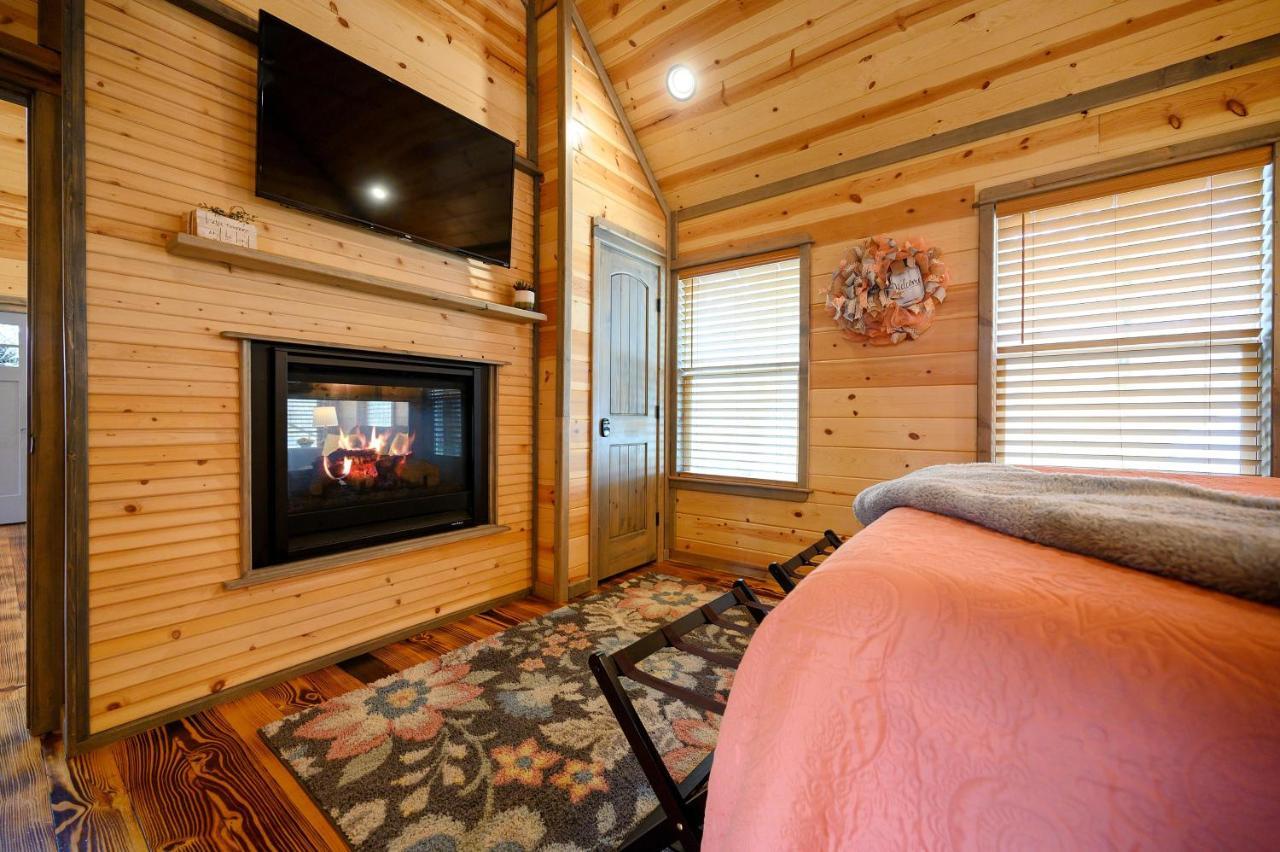 Convenient Romantic Hot Tub Bbq 3-Night Special! Broken Bow Exterior photo