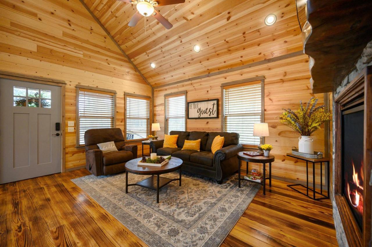 Convenient Romantic Hot Tub Bbq 3-Night Special! Broken Bow Exterior photo