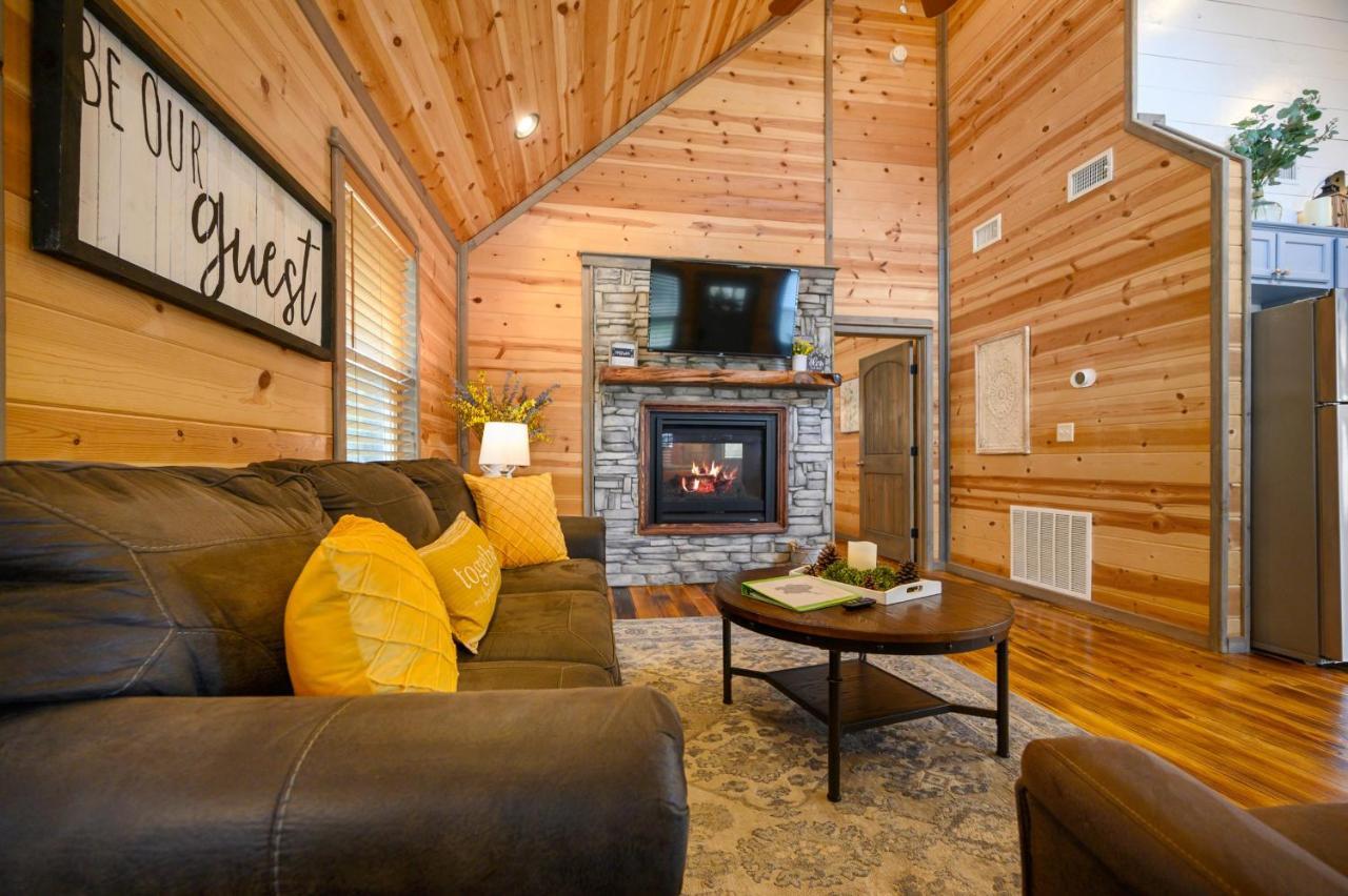 Convenient Romantic Hot Tub Bbq 3-Night Special! Broken Bow Exterior photo